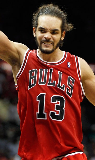 Bulls hit clutch free throws, hold on to beat Hawks